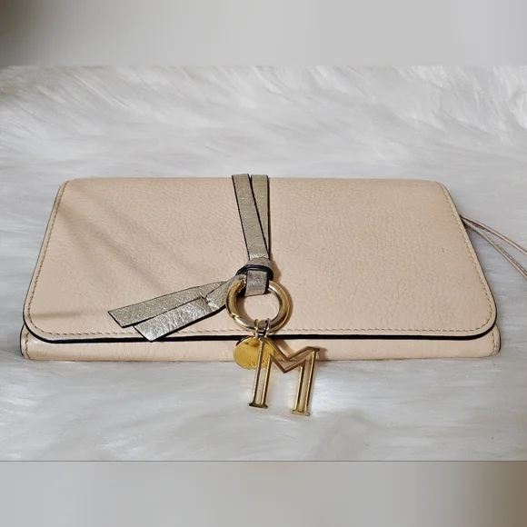 ❌SOLD❌ 🩷Chloe Alphabet Wallet🩷 - Picture 2 of 14